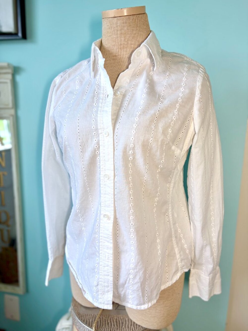 GAP classic eyelet cotton white button down shirt size small